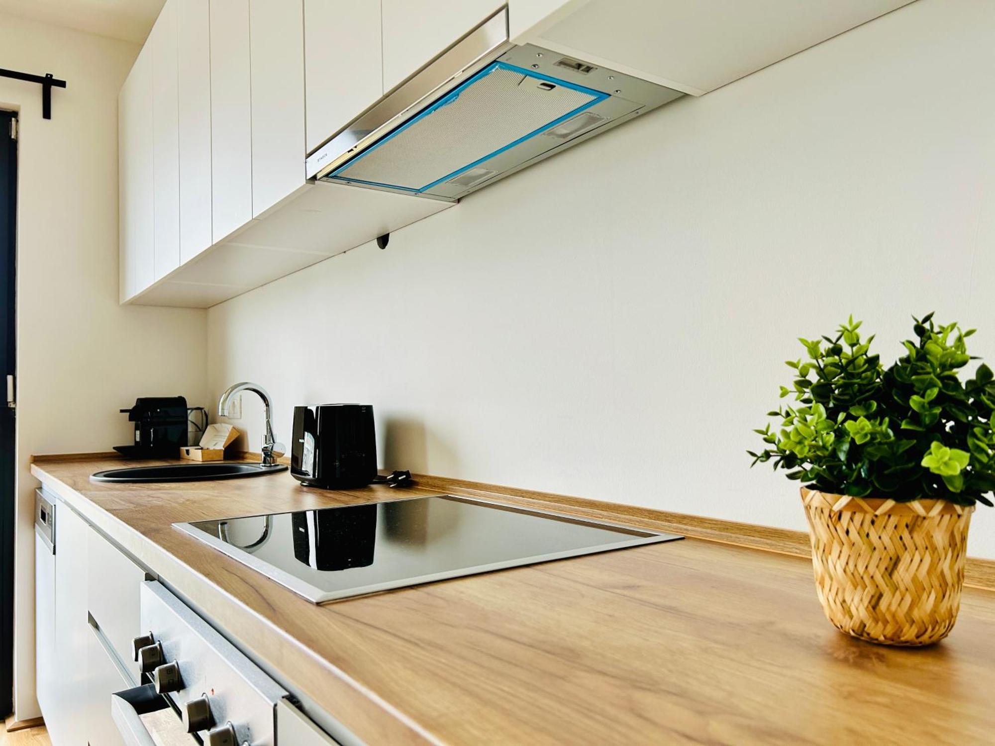 Modern Apartment With Balcony & Free Parking - Nearby Metro Vienna Exterior photo