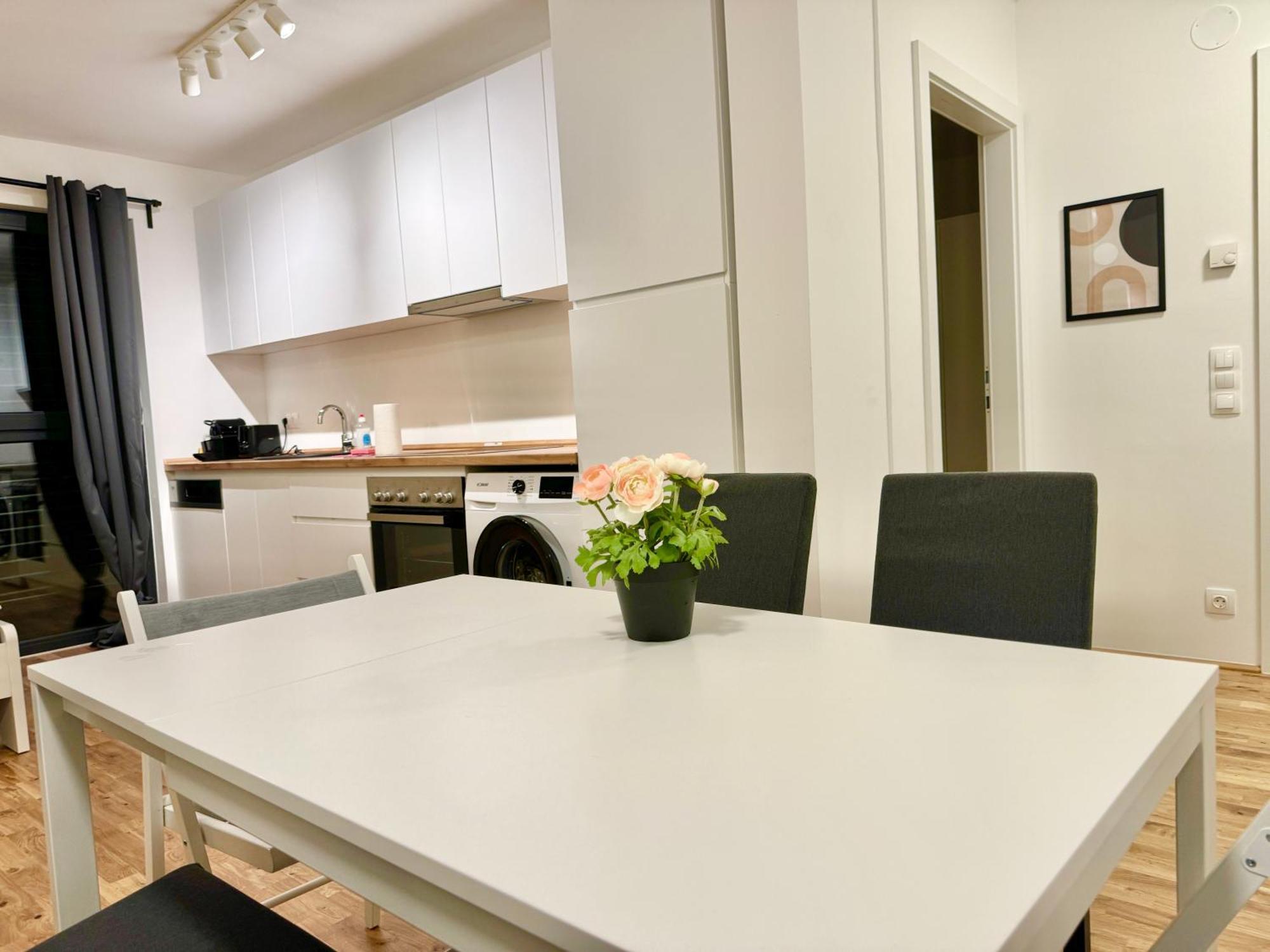 Modern Apartment With Balcony & Free Parking - Nearby Metro Vienna Exterior photo
